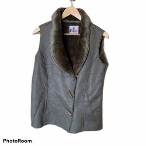 Opening Act vest size medium